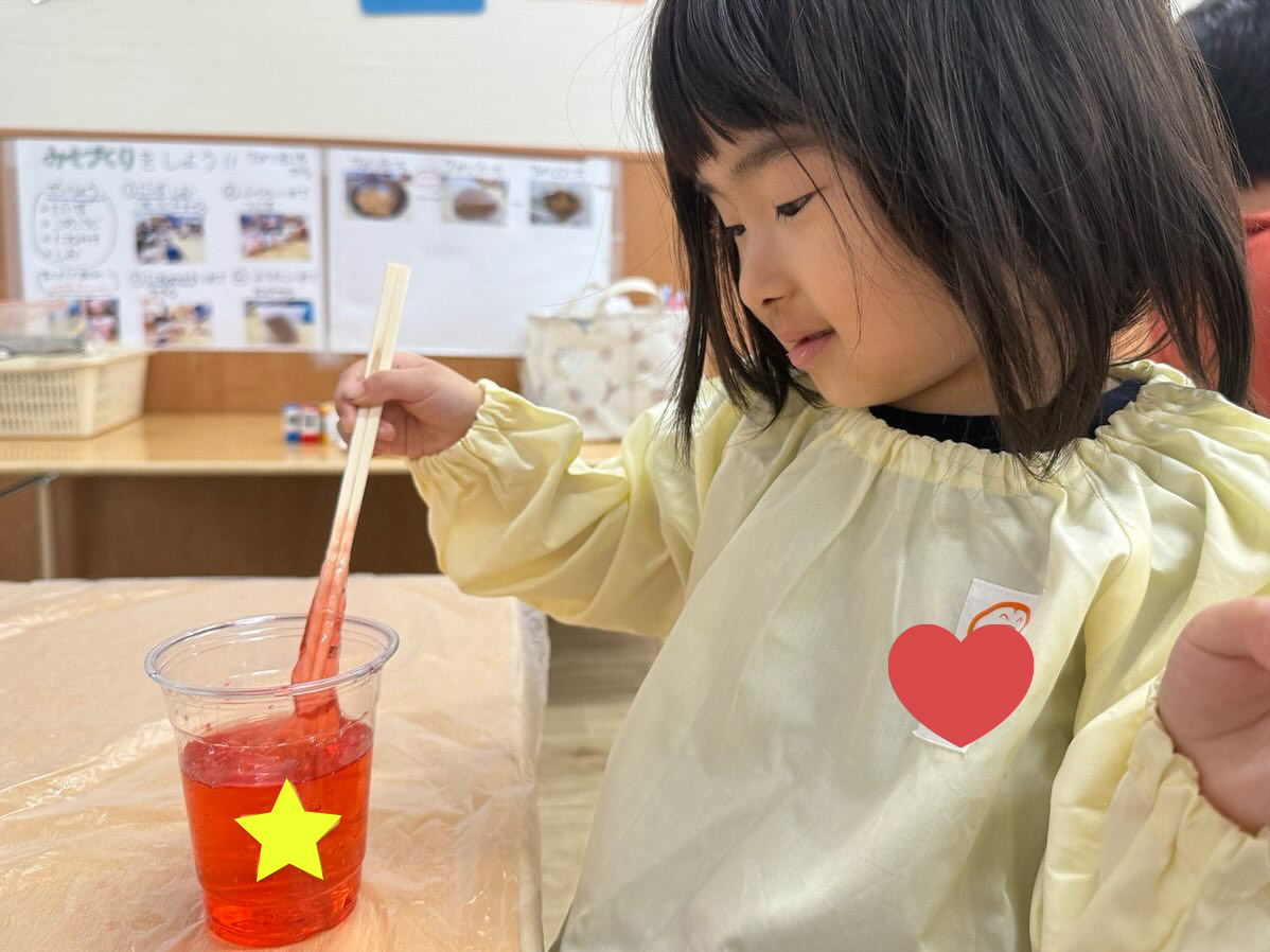 あいみー溝口保育園 3.4.5歳児　手作りスライム遊び