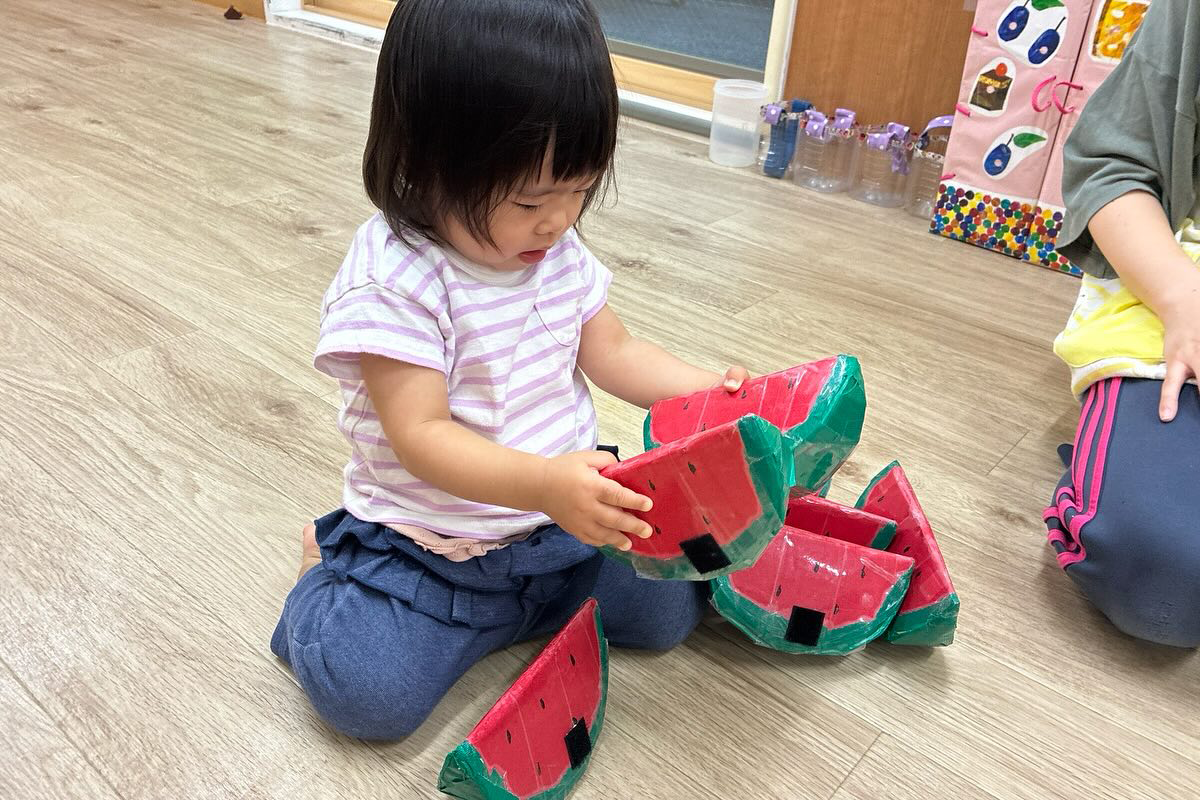 あいみー溝口保育園 1歳児スイカ割り