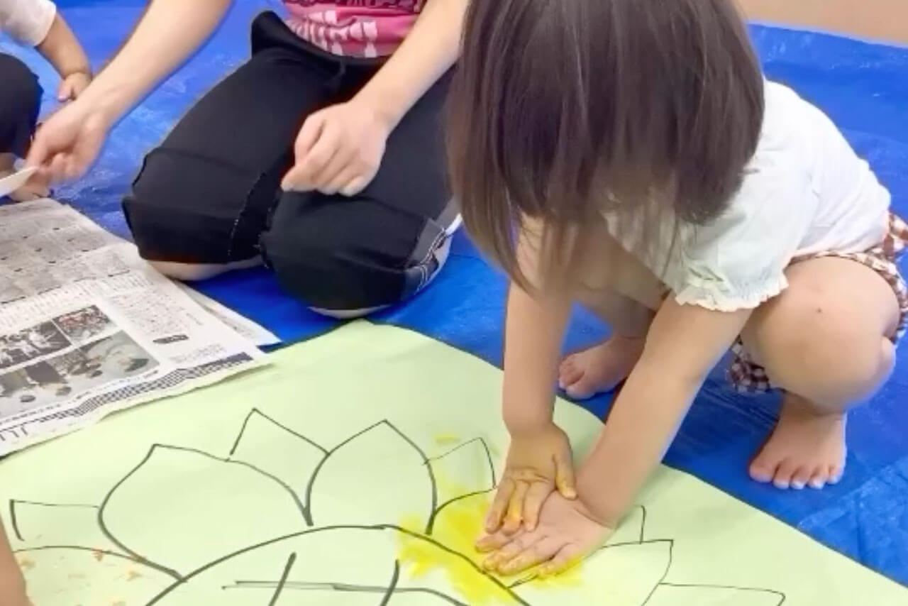 あいみーBelle新梶ヶ谷保育園 思いっきりフィンガーペインティング