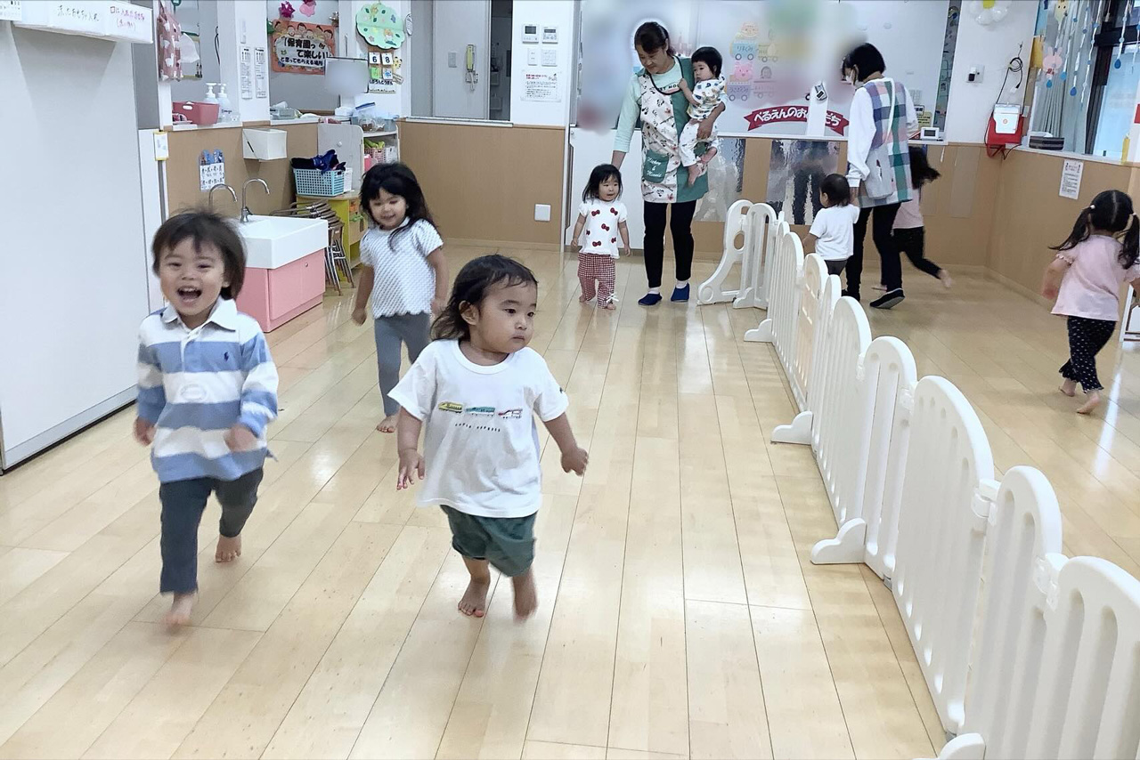 あいみーBelle新梶ヶ谷保育園 室内でも元気いっぱい