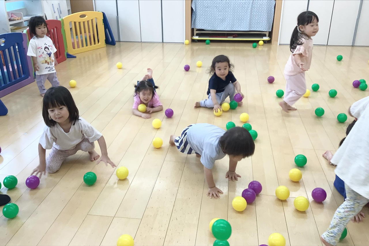 あいみーBelle新梶ヶ谷保育園 室内でも元気いっぱい