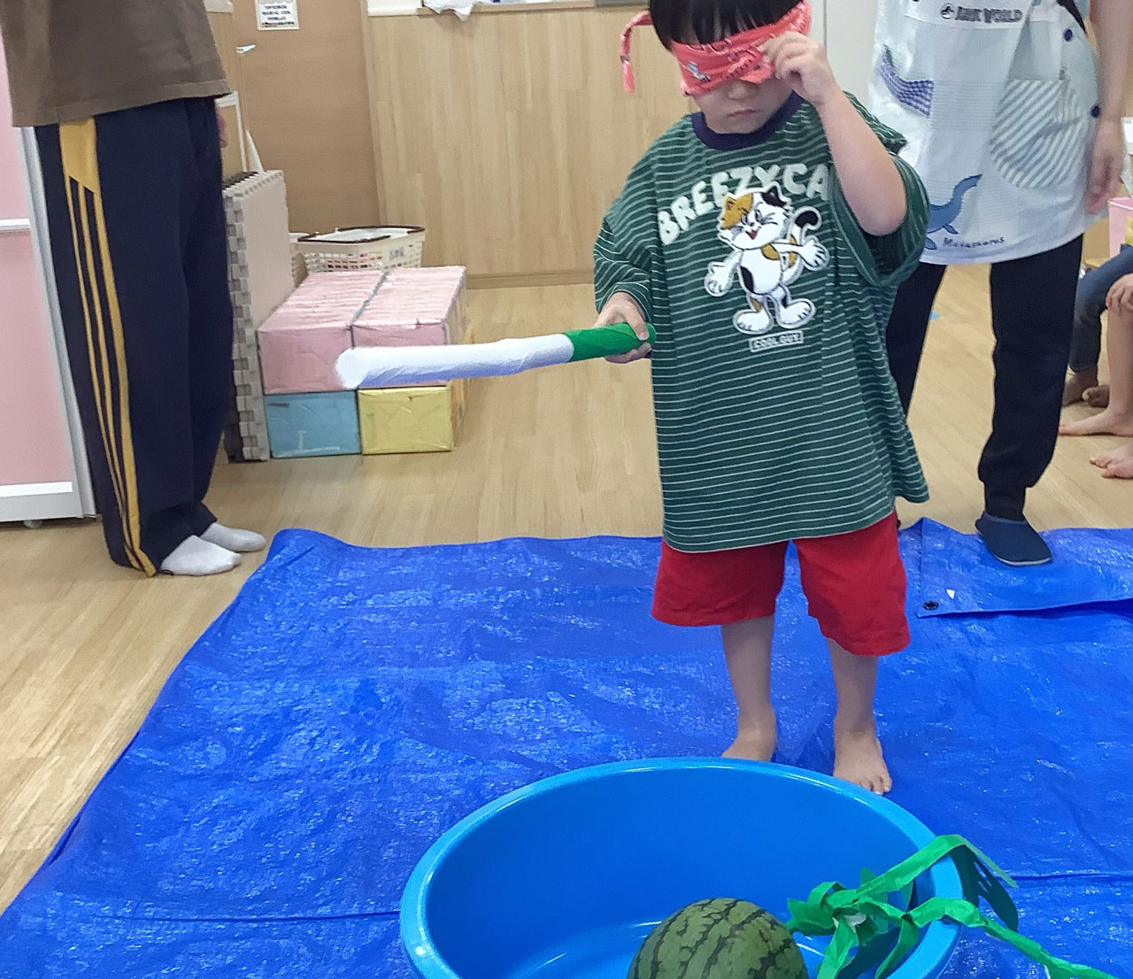 あいみー高津保育園 すいか割り