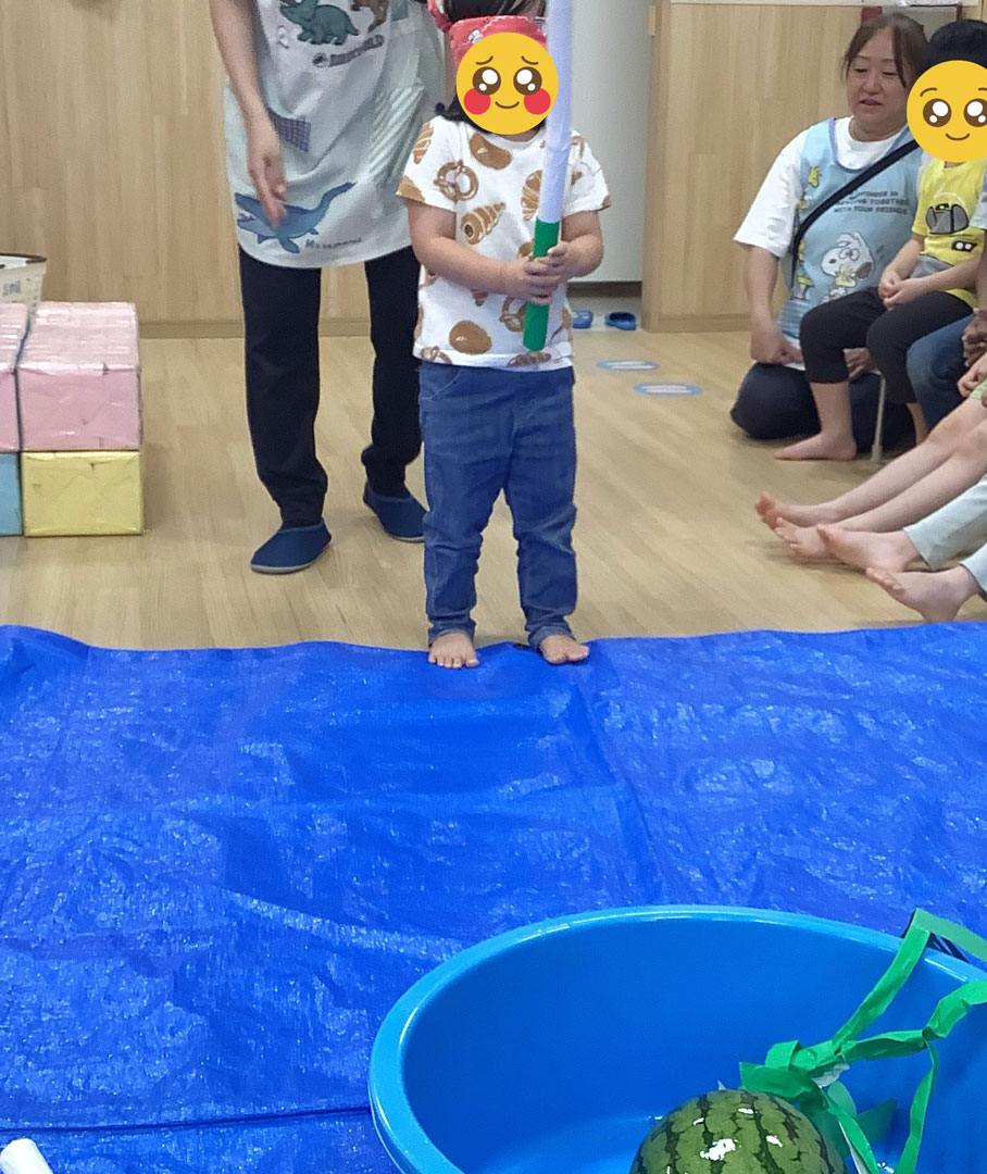 あいみー高津保育園 すいか割り