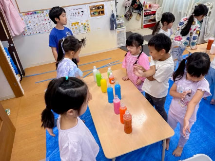 あいみー南加瀬保育園 色水遊び
