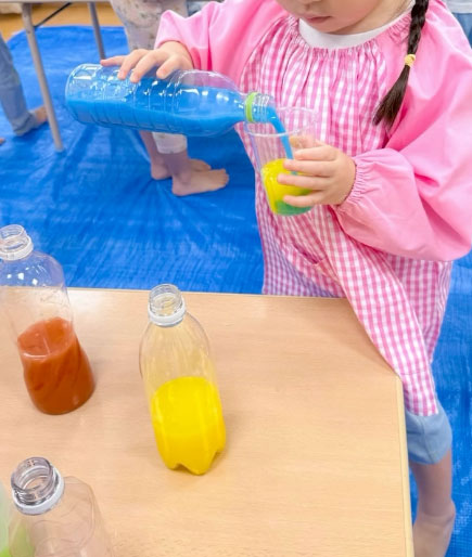 あいみー南加瀬保育園 色水遊び
