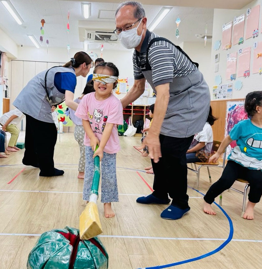 あいみー溝口保育園 3歳児 スイカ割り
