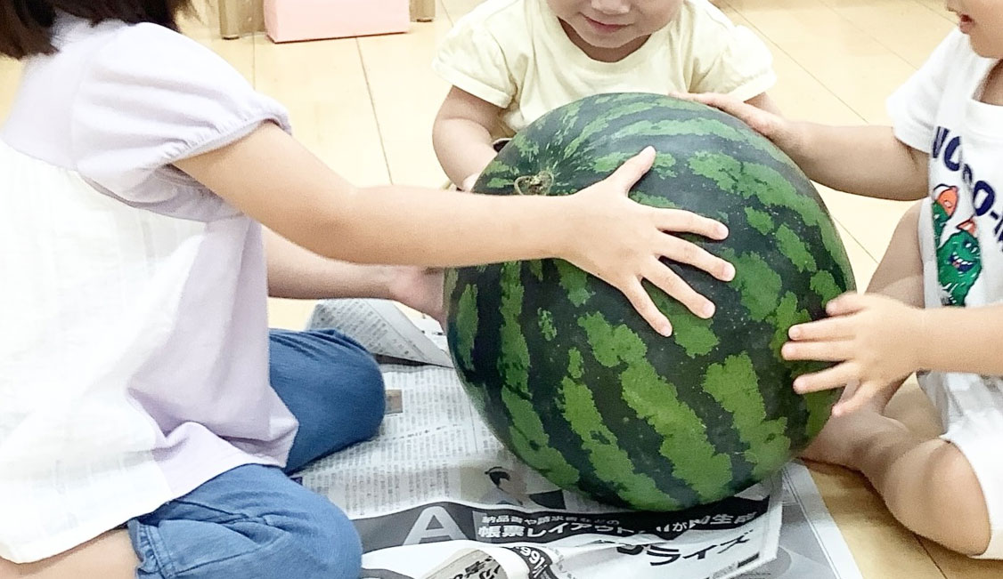 BabyインターナショナルあいみーBelle新梶ヶ谷保育園 大きな大きなスイカ