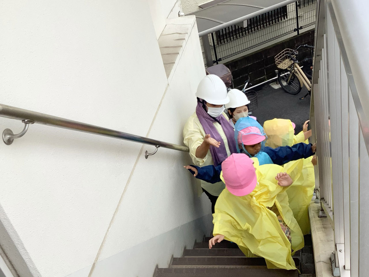 あいみー高津保育園 みんなで垂直避難訓練