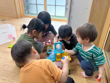 あいみー平間保育園 5歳児 x 1歳児 異年齢交流