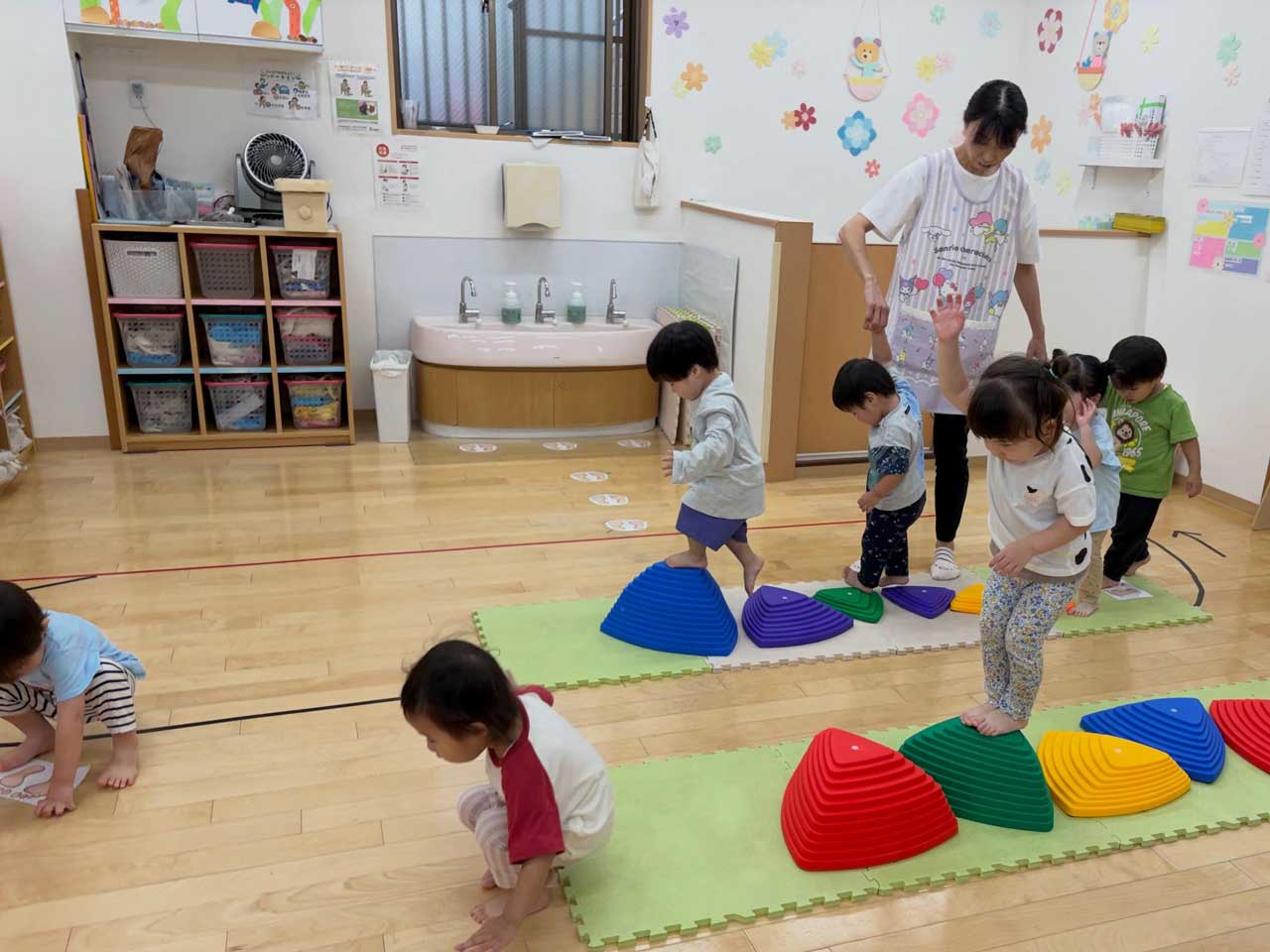 あいみー梶ヶ谷保育園 雨の日だって、元気いっぱい！